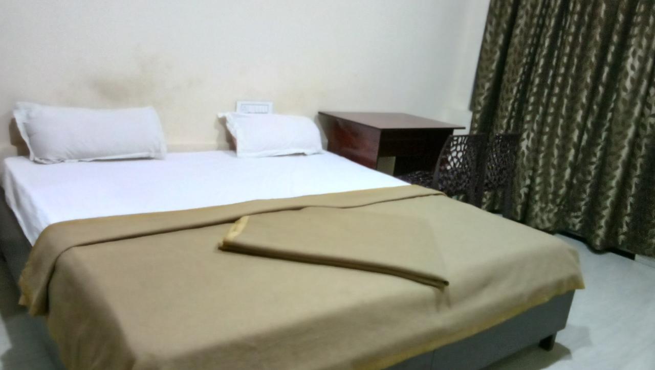 Hotel Barkha Rāipur Esterno foto